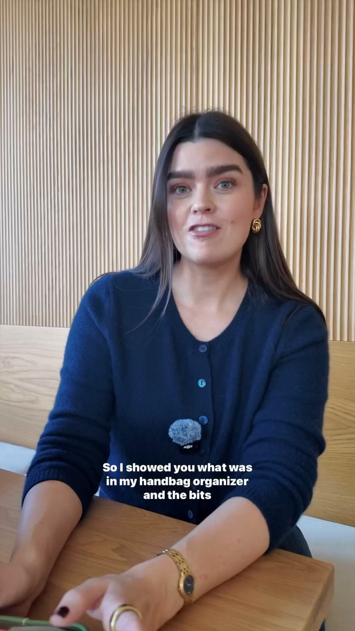 What’s in my emergency car kit, from your organised Virgo friend:

- Tote bags
- Wellington boots (with socks) 
- First aid kit 
- A big washing-up bowl that contains:
- Kitchen roll 
- Full change of clothes for your little one 
- Snacks (cereal bars work well!) 
- Microfibre towels 
- Sun cream 
- Umbrella 
- Torch 
- Bin bags 
- Toilet roll 
- Wet wipes
- Big bottle of water 
- Little pouch that contains - calpol, plasters, paracetamol, snack bars, pen, notepad and anti-bac wipes

#CarKit #EmergencyCarKit #LifeHacks #Organisation