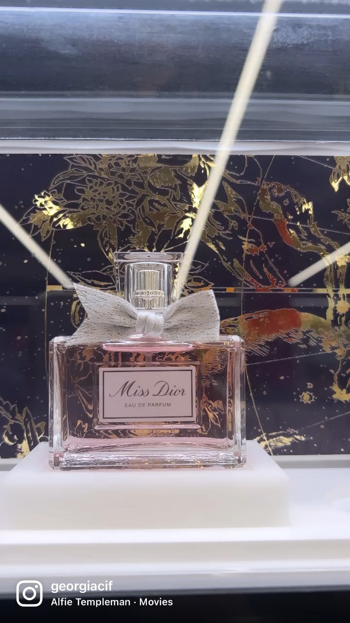 Perfume samples, perfume sets, discovery kits, unisex gifts, gifts for her, beauty obsessed, beauty products 

#LTKHoliday #LTKGiftGuide #LTKbeauty