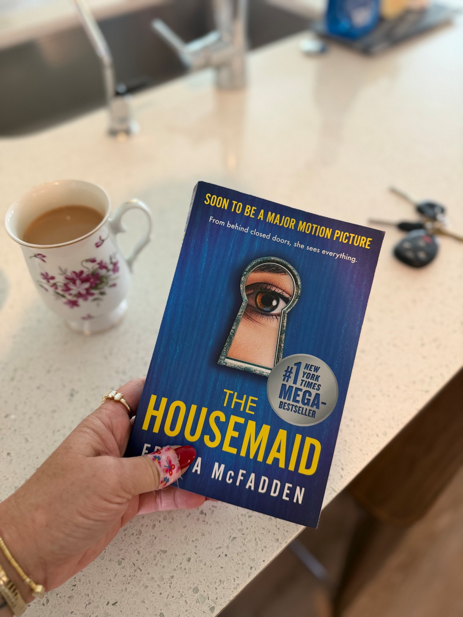 New book alert 🚨
Everyone kept telling me to read this… so here we go 👀📖 Have you read it yet?! Don’t spoil it 😅 Linking it here if you want to read along with me 📖
#currentread