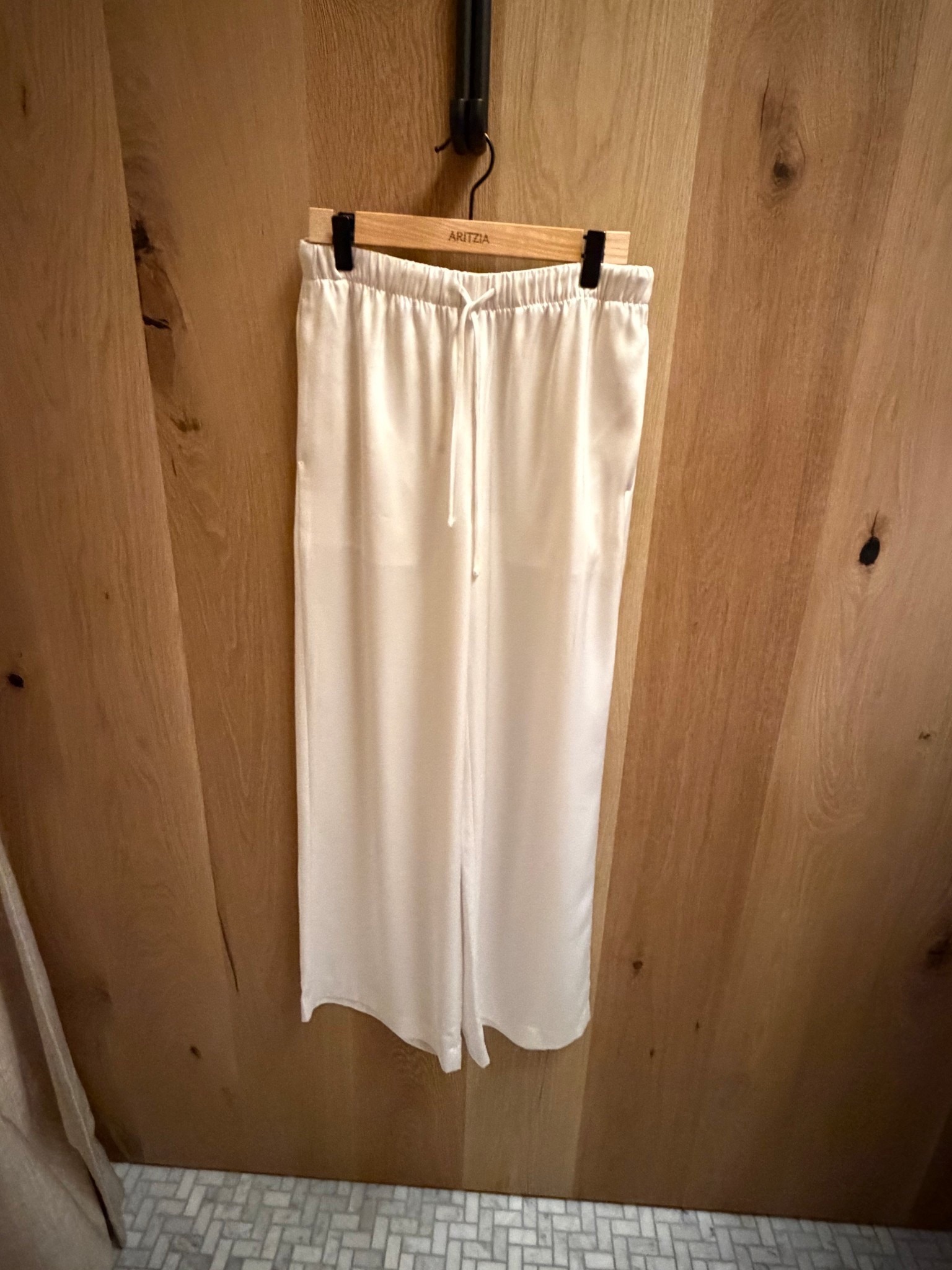 These Aritzia satin pants 😍