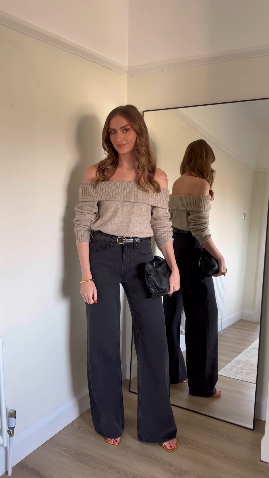 Ad. 25% off Abercrombie & Fitch and an extra 15% off on top using my code: AFEMILY

Wearing a small in the off the shoulder beige jumper and a 26Long in the wide leg dark jeans 



#LTKCyberWeek