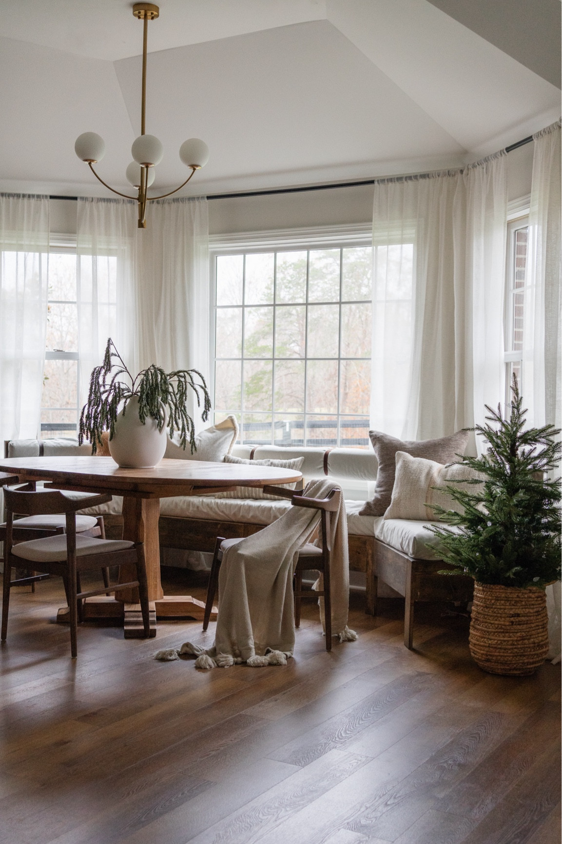 Christmas views from my breakfast nook 🌲

Christmas decor, Christmas tree, breakfast nook, target, at home, home decor, affordable home decor 

#LTKSaleAlert #LTKHome #LTKSeasonal