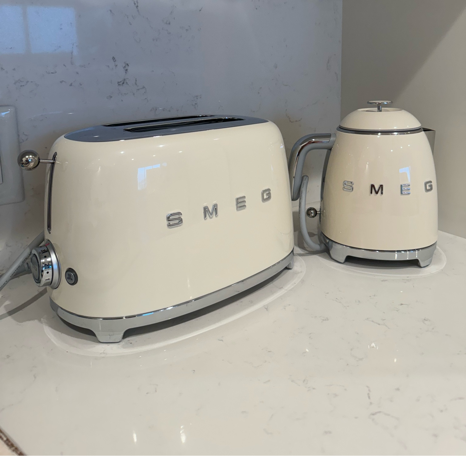 The dreamiest toaster and kettle set. So sleek and classy—completely elevated my kitchen! 🫖🤍 Also a great gift!

#LTKGiftGuide #LTKHome #LTKWedding