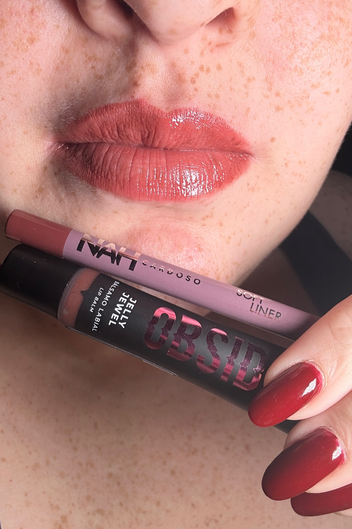Lip combo de hoje, amando usar lápis mais gloss. O de hoje foi lápis da Nah Cardoso na cor Bold e o gloss Obsidian da Ruby Rose na cor Tiger Eye 

#LTKdicadeestilo #LTKbeleza #LTKbrasil