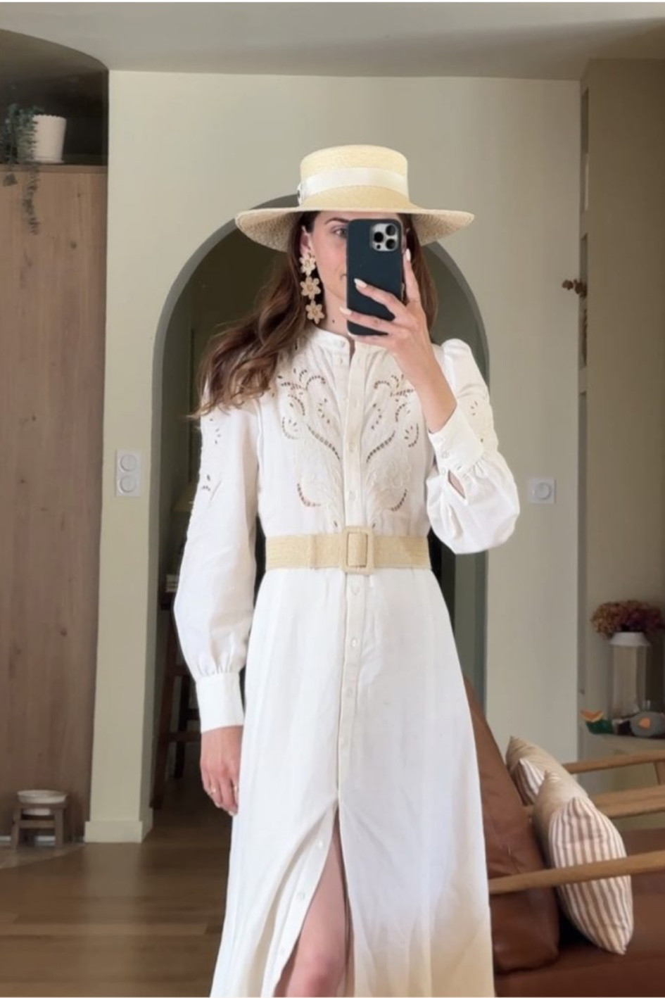 robe d’été élégante blanche broderie dentelle ceinture paille accessoire chapeau en raphia avec detail bande blanche bouclé d’oreille Sézane 

#LTKeurope #LTKstyletip #LTKSeasonal