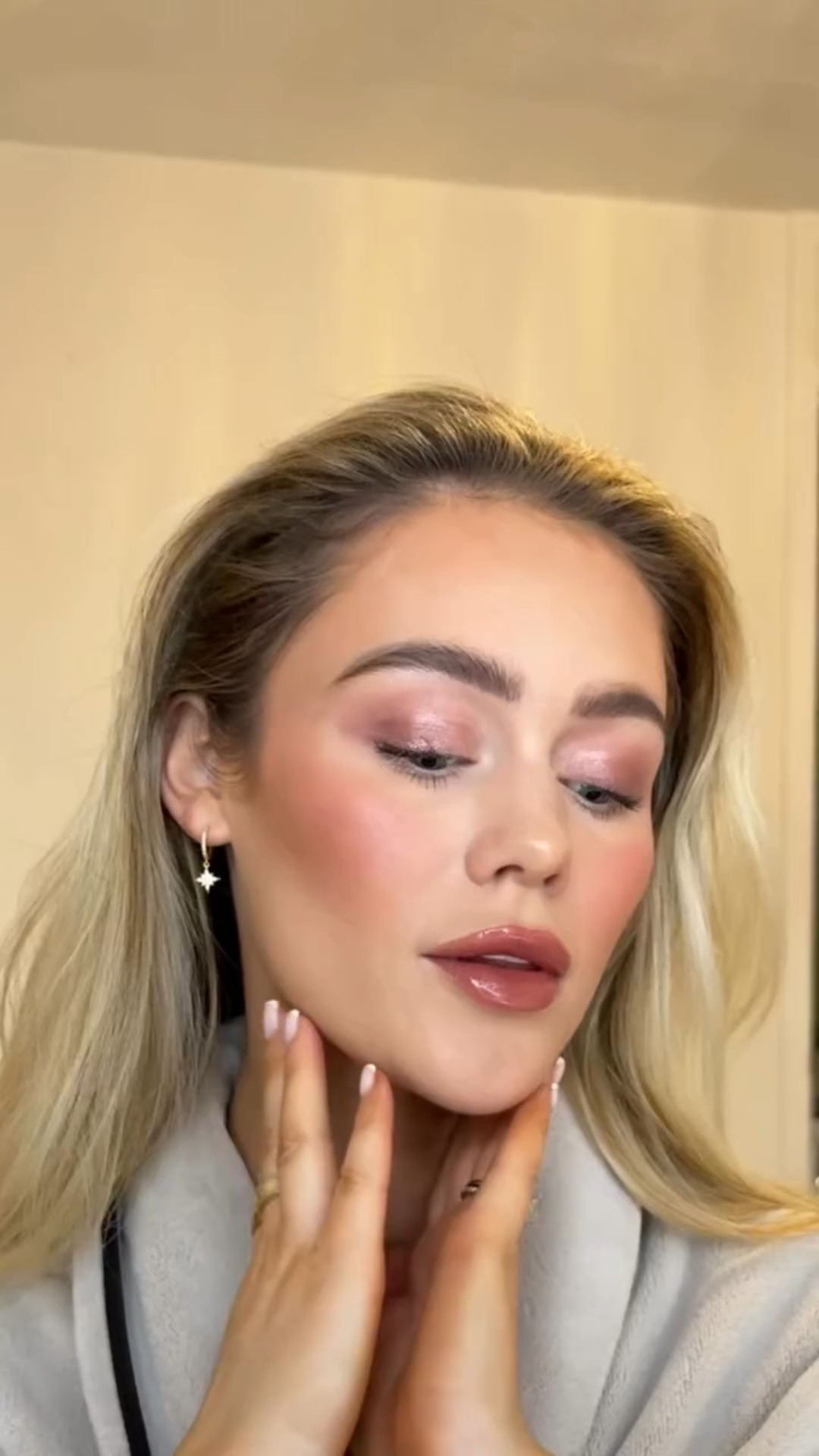 AD Soft Glam Eyeshadow Look using the @yslbeauty Medina Glow Palette ✨ Then setting it all in place with the @urbandecaycosmetics All Nighter Setting Spray😍

#yslbeauty #makeup #yslbeautynewyearnewme #fyp #foryoupage @lorealgroupe