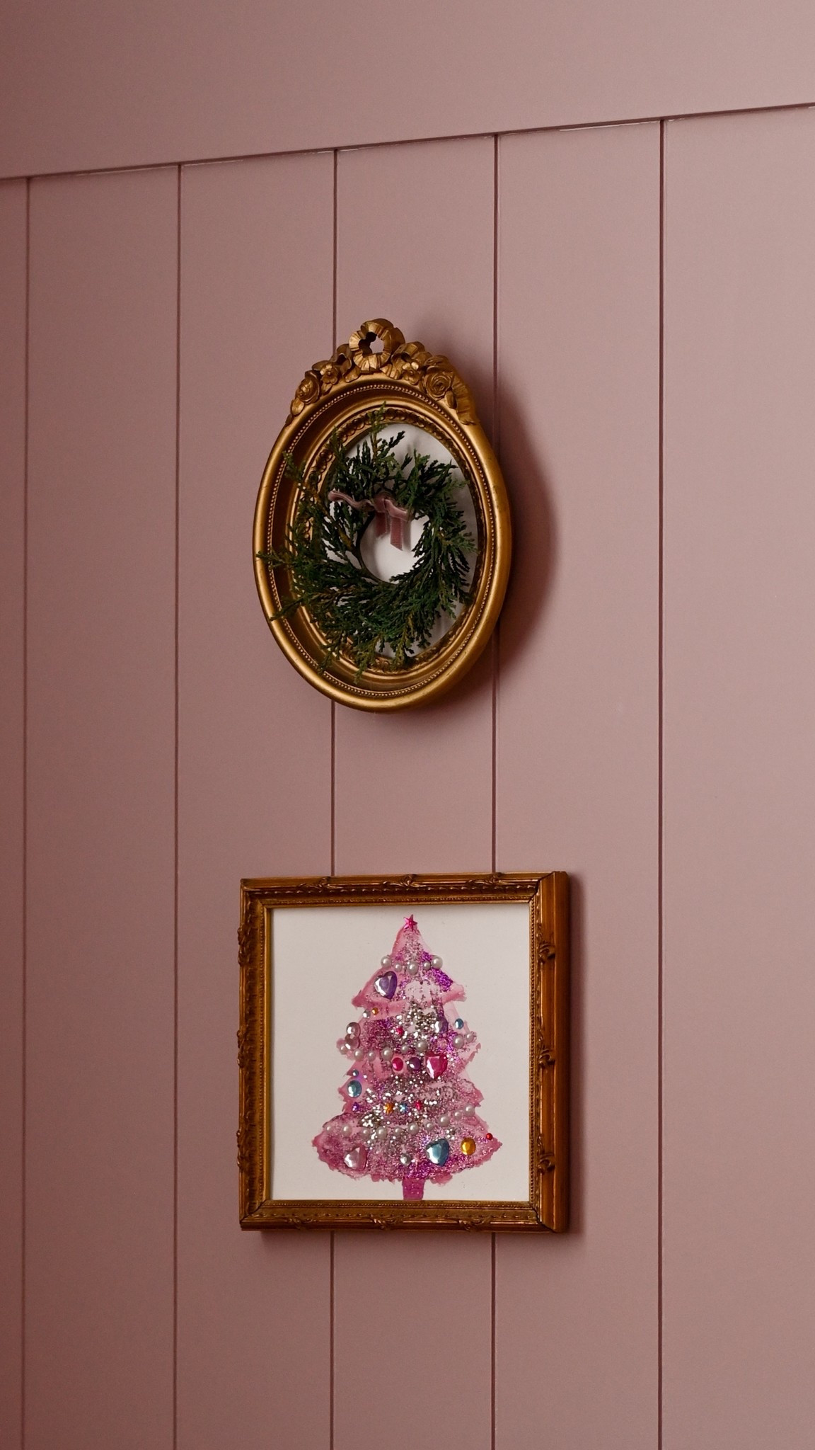 Kids Christmas Art with stick-on gems.

Kids Christmas crafts
(Frames are vintage)

#LTKKids #LTKHoliday #LTKSeasonal