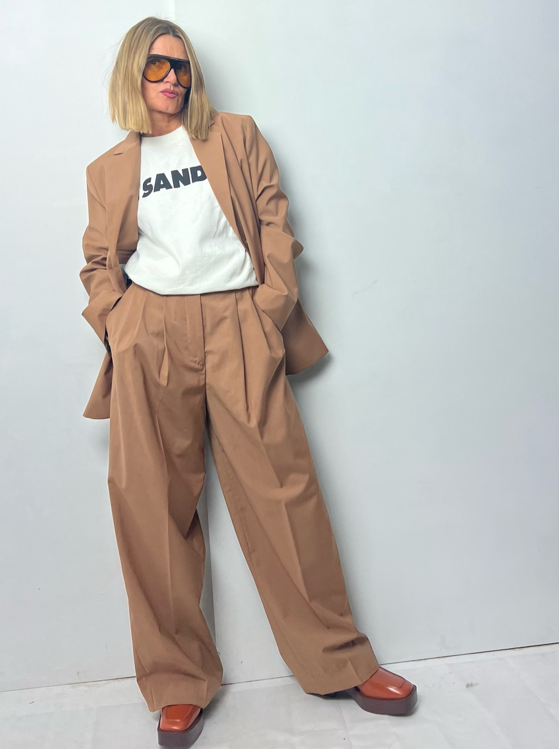 Suitsstyle in COS in der Farbe Cognac mit dem coolen Shirt von Jil Sander 

#autumnoutfit 
#suitsstyle #stilblockstyle #newcollection #anzug #oversize #suits #womanlook #businesslook 

#LTKeurope #LTKunder50 #LTKstyletip