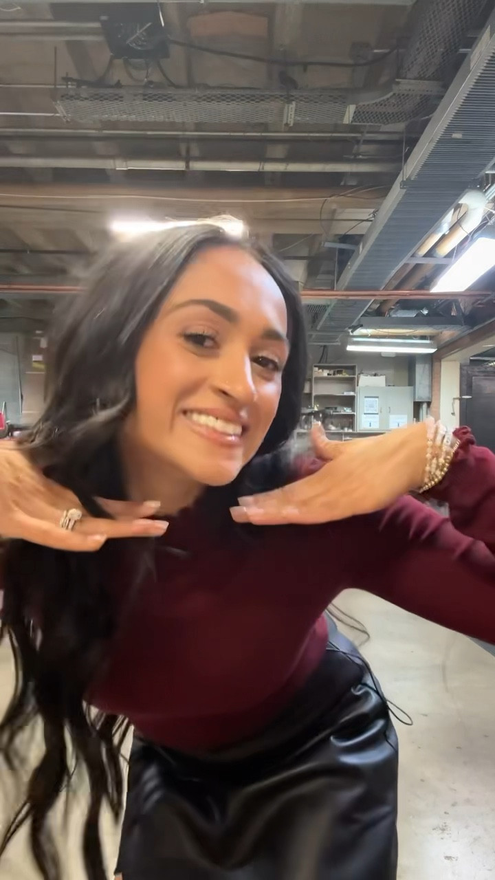 Head to hoe Harper’s den x 3
Black skort
Wide leg jeans
Red knit vest
Stadium bag
Valentines looks


#LTKFindsUnder50 #LTKStyleTip #LTKSaleAlert