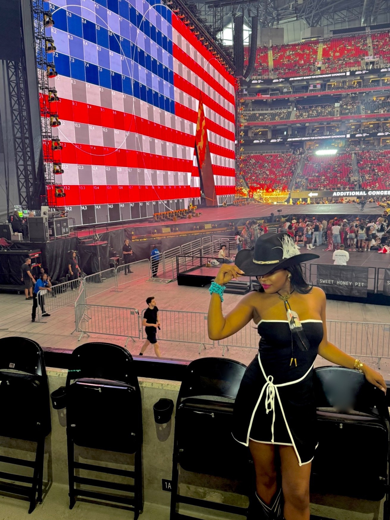 Cowboy Carter 🤠🐝✨

 #beyoncé #cowboycarter #cowboycarterera #parkwood #beyoncecowboycarter #cowboycartertour #beyhive

#LTKSeasonal #LTKStyleTip