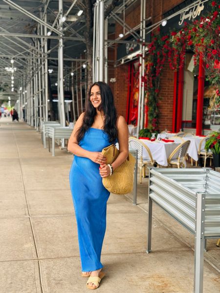Beautiful blue dress for any event! 



#LTKSeasonal #LTKFindsUnder50 #LTKStyleTip