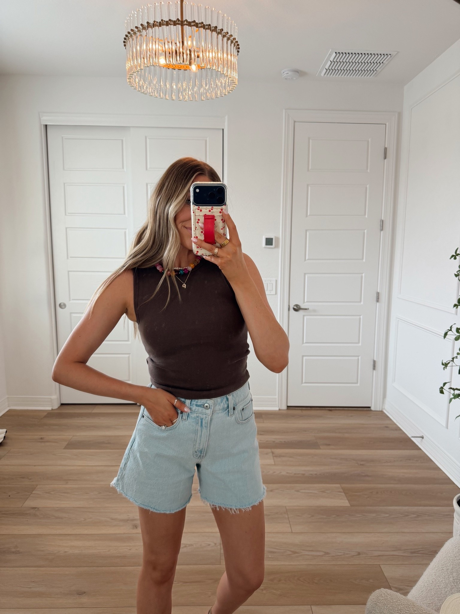 Love these denim shorts that are mom friendly! 👌🏼 wearing a 27!