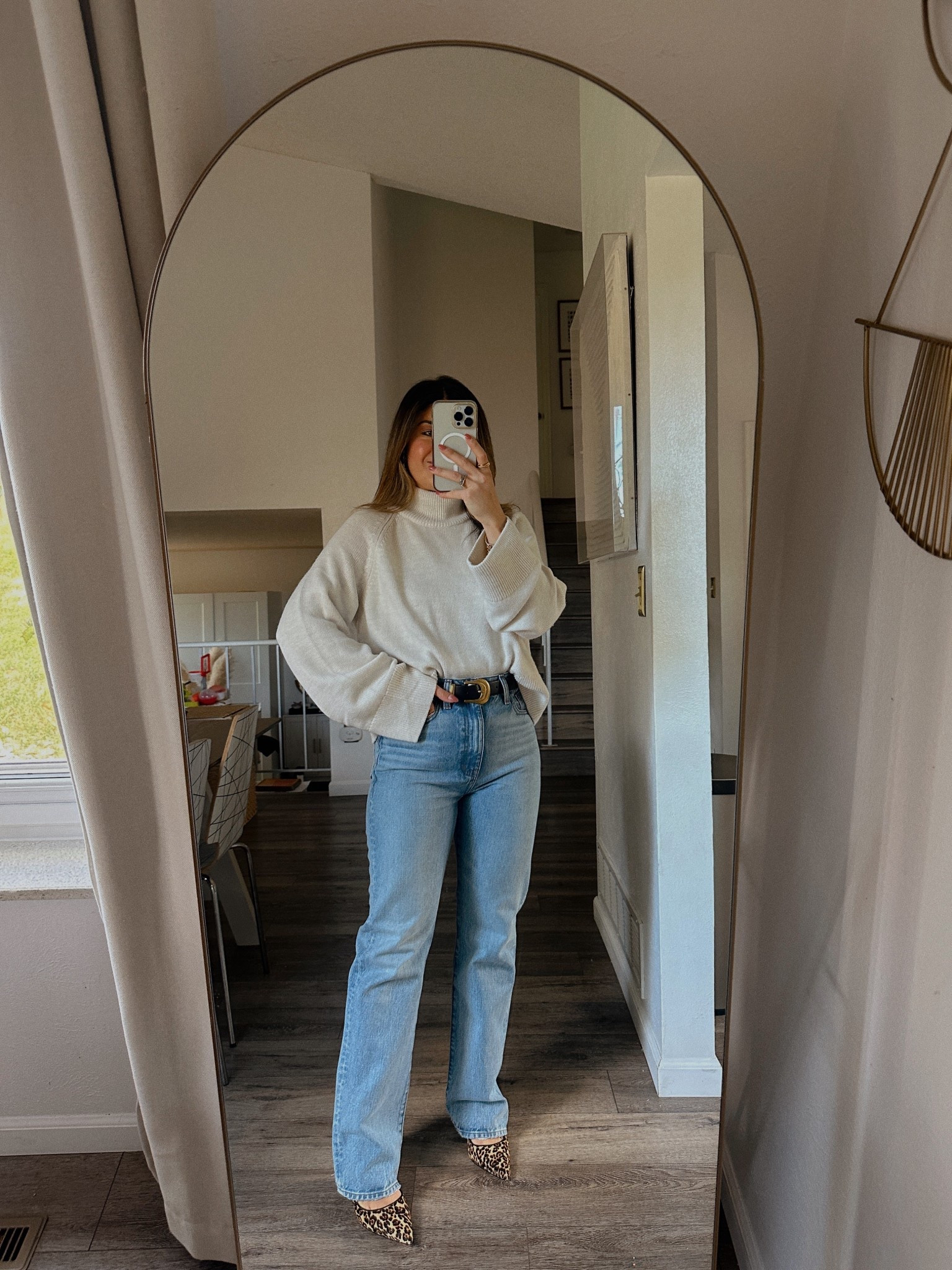Softest lightweight beige sweater I own! It’s so versatile and chic! 
Perfect for business casual looks too!
Sweater size xs
Jeans size 25

#LTKmomlife #LTKWorkwear #LTKootd