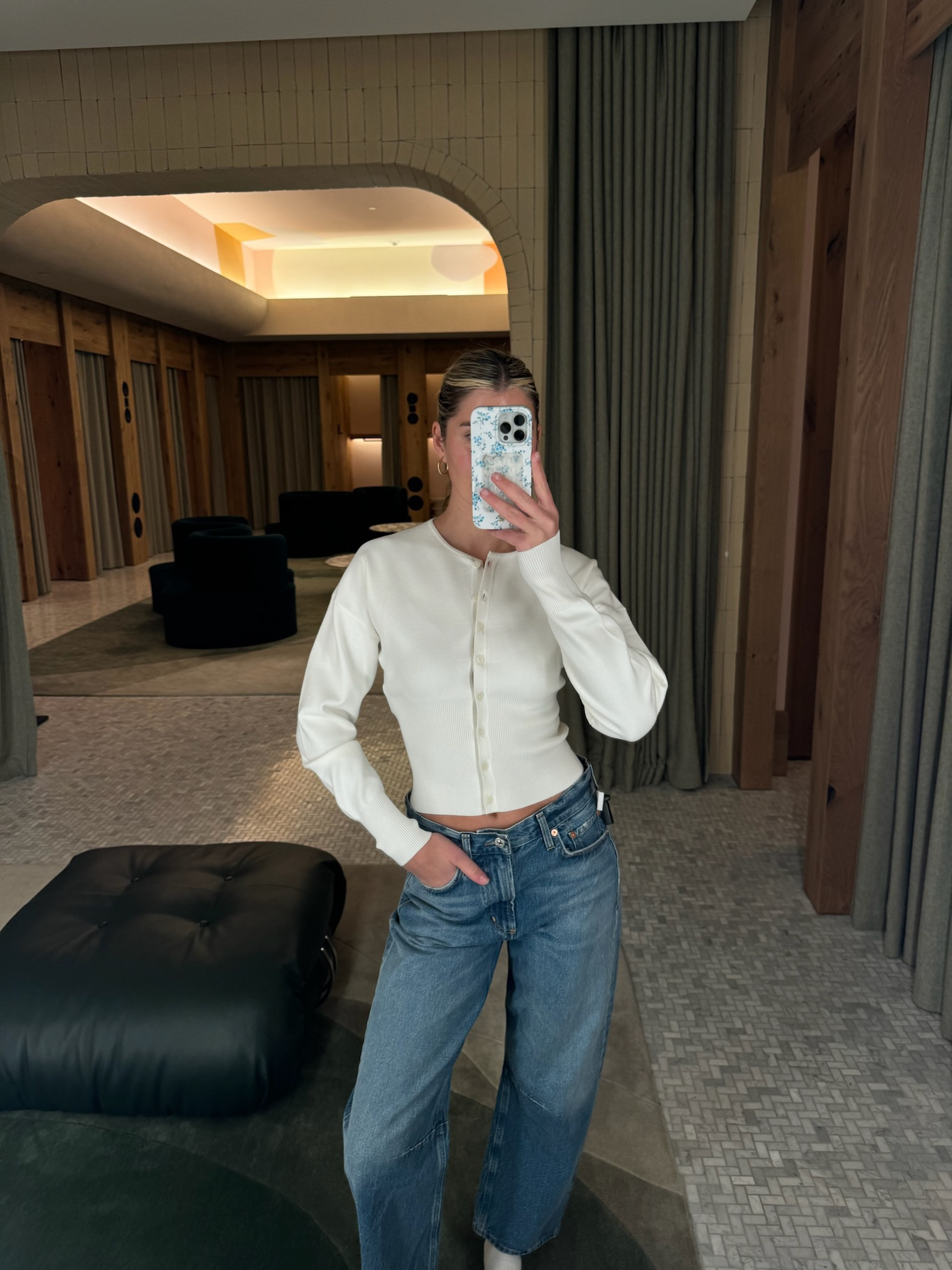 Aritzia Try On Haul!! perfect commute and casual ootd!! 
wearing size small in top 25 in jeans 

aritzia, try on haul, fall fashion, trendy fashion, aritzia too, aritzia jeans, aritzia fashion, chic style 

#LTKStyleTip