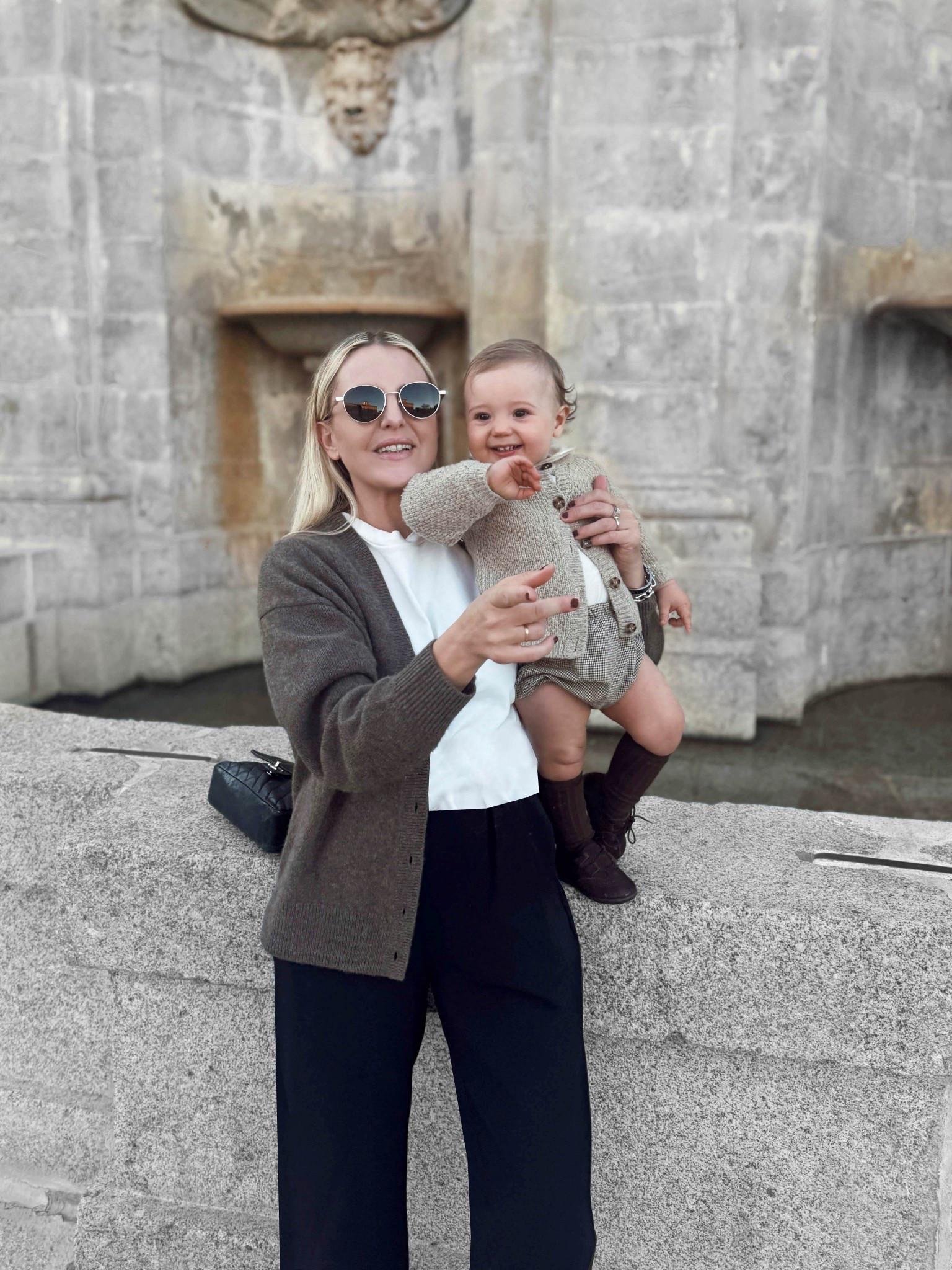 Me encanta pasar tiempo con mis dos hijos a la vez, ver como crece ese vínculo tan especial entre hermanos. Pero también me encanta aquellos momentos que paso a solas con cada uno de ellos. Con cinco años de diferencia es bastante más fácil encontrar estos momentos sobre todo con Galo, que es aún muy pequeño y carece de la vida social de su hermana. 
Estoy disfrutando mucho de esta etapa que aunque es la más intensa (entiendo que hasta la adolescencia) es muy dulce a la vez. 
Decirme, a vosotros también os pasa que recordáis la etapa de uno a dos años como la más dura?

.
.
.
.


#LTKfamily #LTKkids #LTKbaby