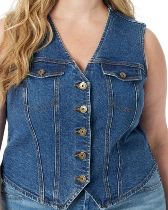 A vest in the summer looks elegant and chic!
XOXO Poshteacher💛

#LTKSeasonal #LTKWorkwear #LTKPlusSize