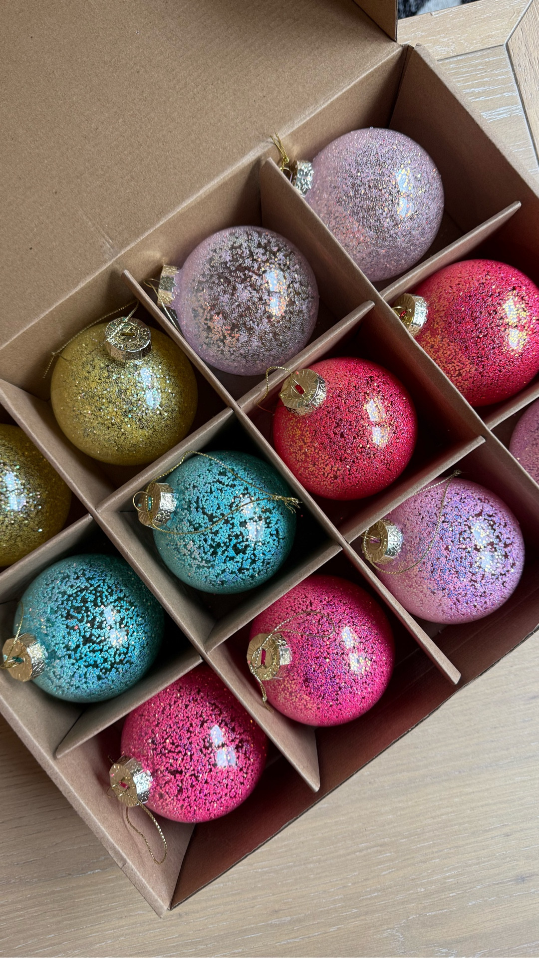 The most stunning colorful ornaments from Amazon!

#LTKGiftGuide #LTKHoliday #LTKHome