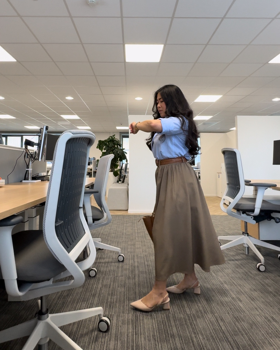 The combination of a chic blue blouse with a brown maxi skirt is giving all the right vibes. Slingback shoes add the perfect touch, and matching the belt and bag pulls it all together. Ready to conquer the day with confidence! 💫 Feeling empowered and refreshed in this corporate mom look! 

#LTKworkwear #LTKeurope #LTKnederlands