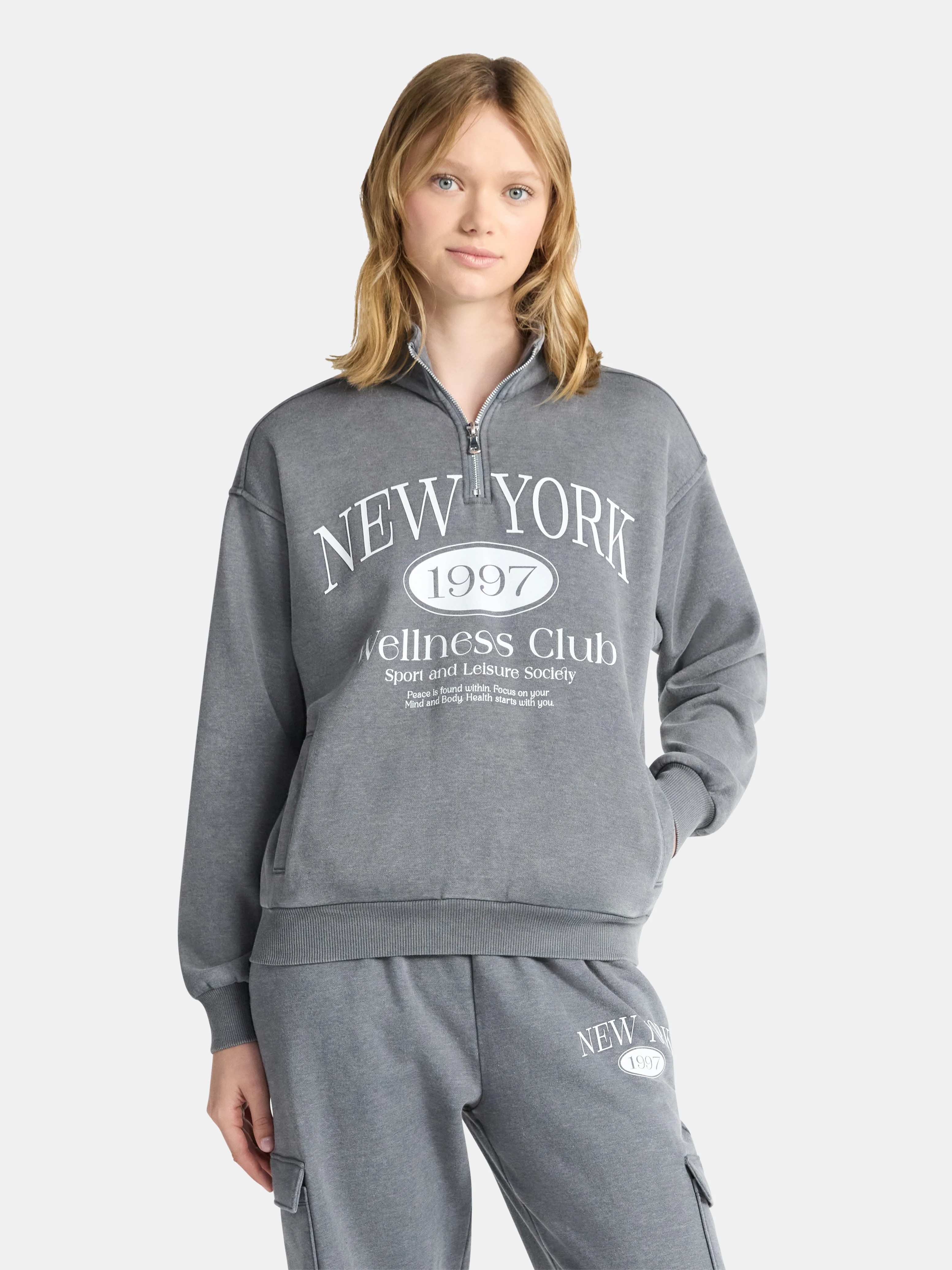 No Boundaries Mineral Wash Quarter Zip-Up Graphic Pullover Sweatshirt, Midweight, Women's | Walmart (US)