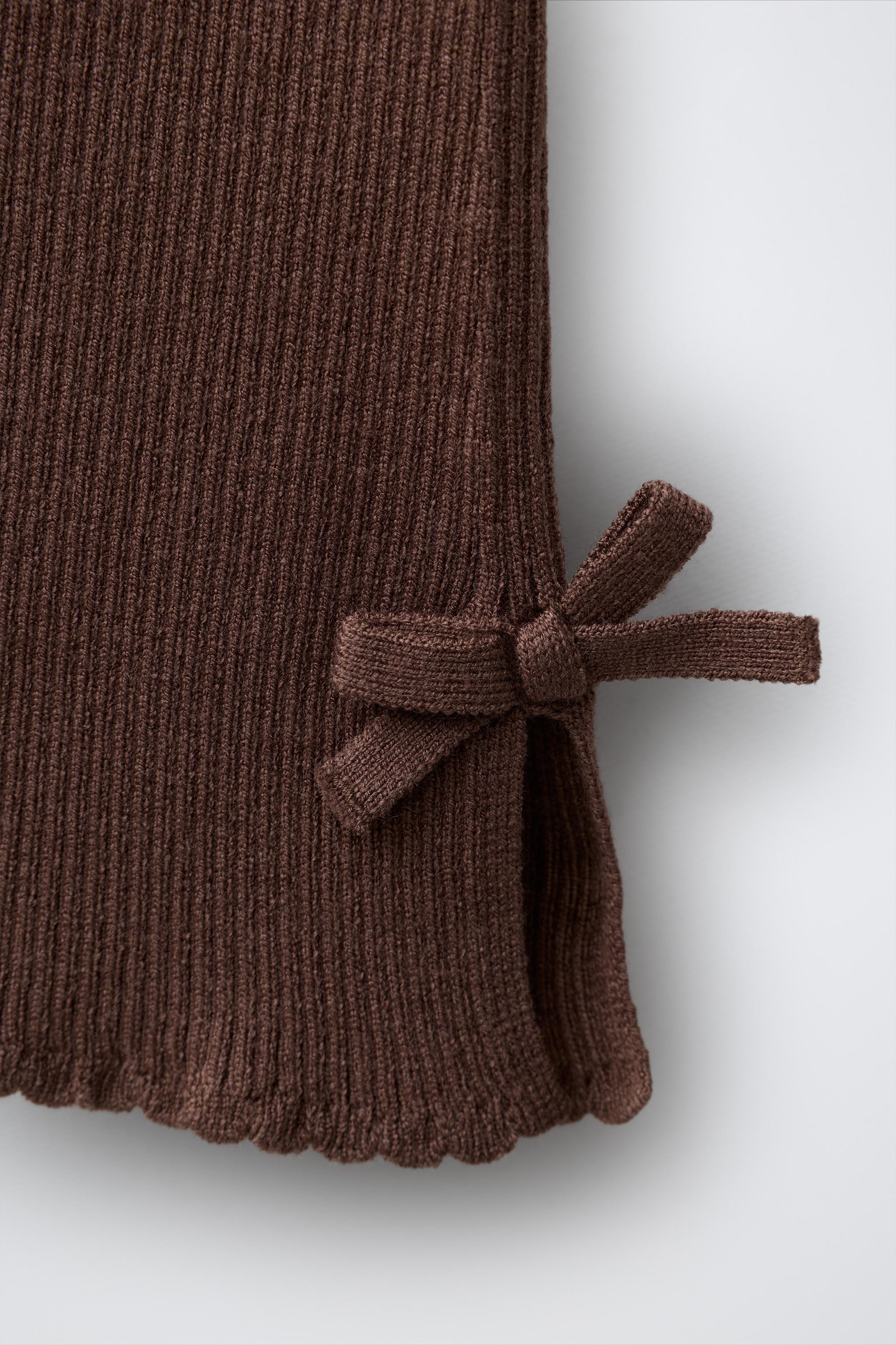 Flare-style leggings with elastic waistband. Scalloped hem with bow appliqu\u00e9. | Zara US
