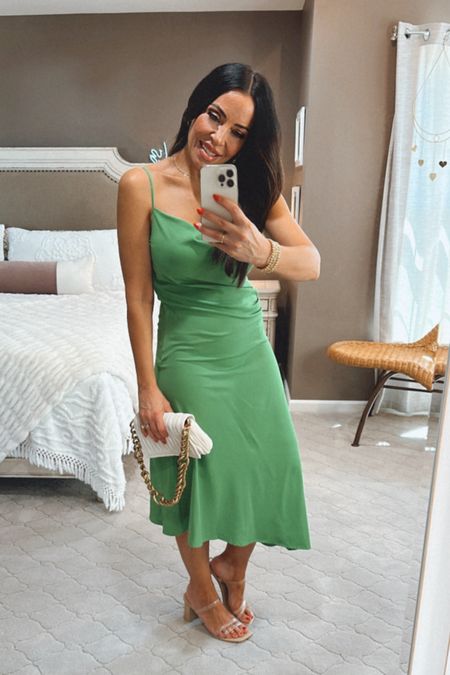 I cannot get enough of the latest Scoop line from Walmart! This dress would make a great wedding guest dress. Don’t forget to grab the bag too!💚💚💚💚💚

#LTKover40 #LTKstyletip #LTKfindsunder50