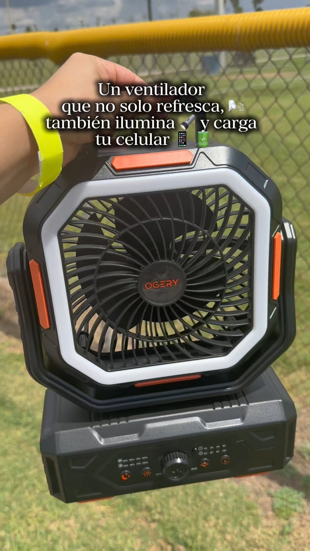 Refresca 🌬️, ilumina 🔦, y además carga tu celular 📱 🔋

#LTKFindsUnder100 #LTKFindsUnder50 #LTKFamily