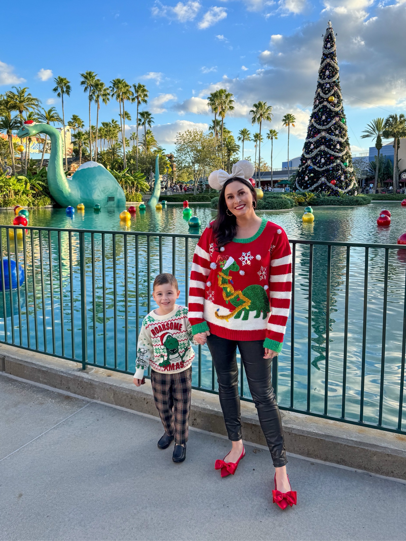 Hollywood Studios holiday looks 🎄

#LTKFindsUnder50 #LTKFamily #LTKHoliday