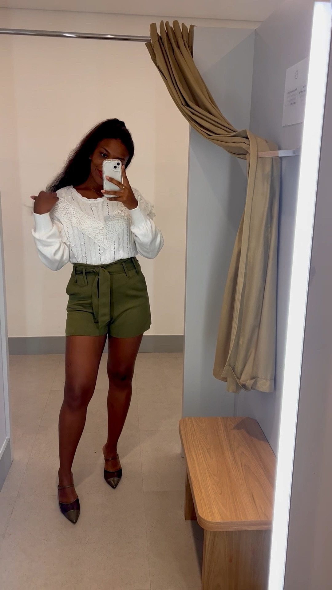 Quando eu amo o look. 

When I love the look. 

Amei esse look mas o que me chamou mais atenção foi o design desse Scarpin. Ele é hiper confortável e da até para usar no dia a dia. 


#LTKdicadeestilo