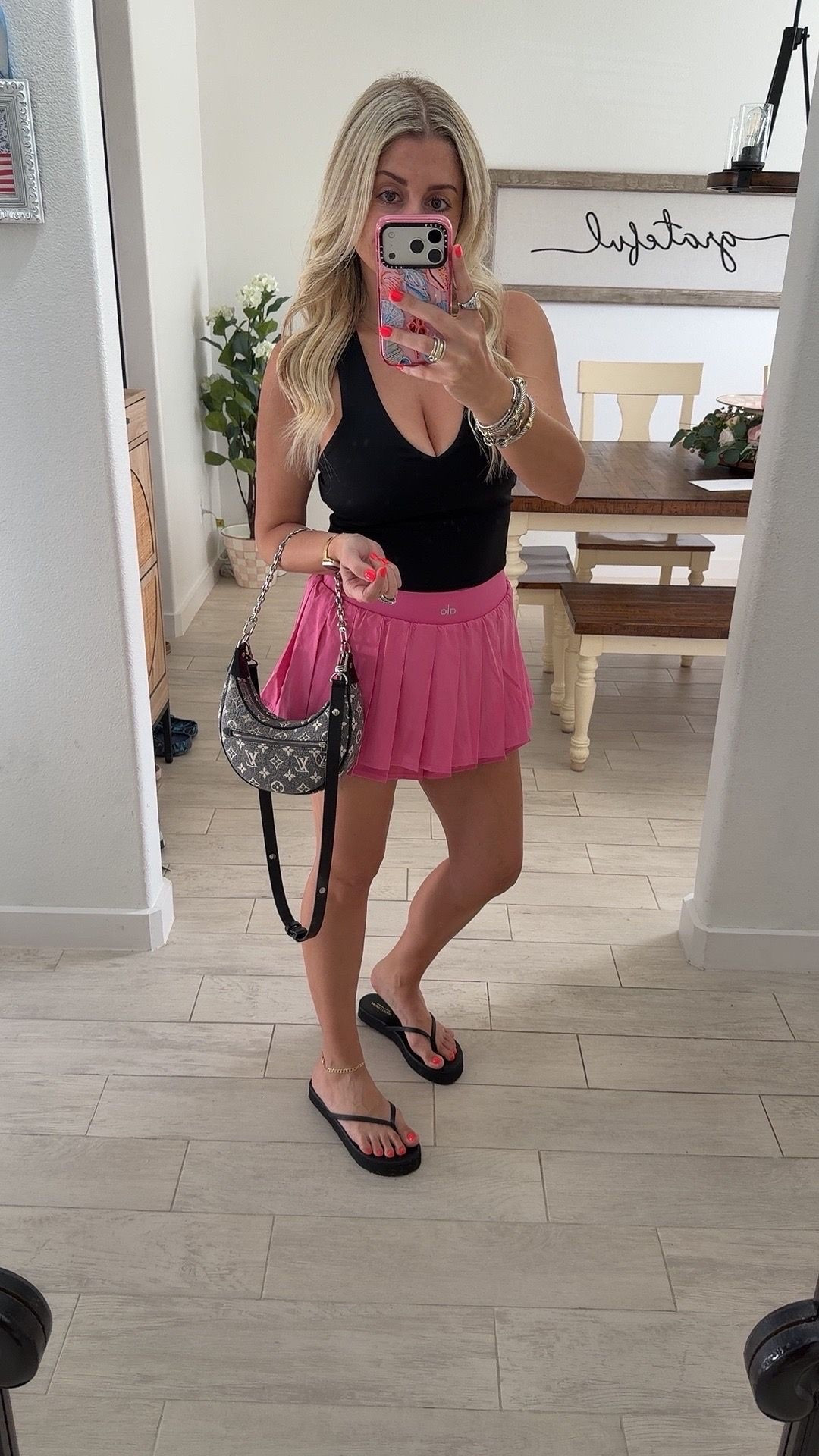 Summer outfit
Alo outfit small
Sandals tts
Borrow your first bag on me code: ChristinaChapman

#LTKootd
