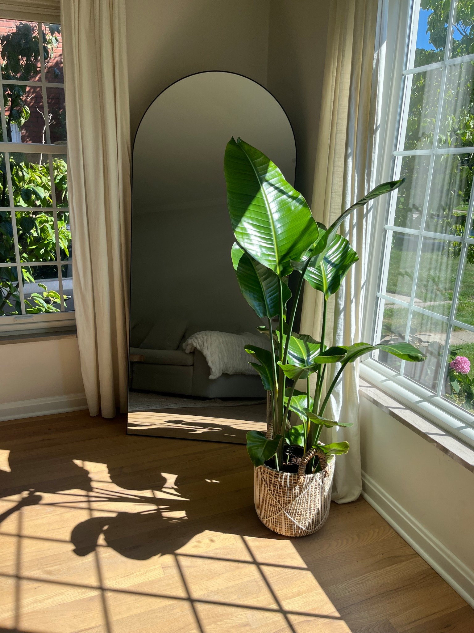 Bringing a little greenery into those space makes such a difference. #ltkhome #cozy #archedmirror

#LTKHome