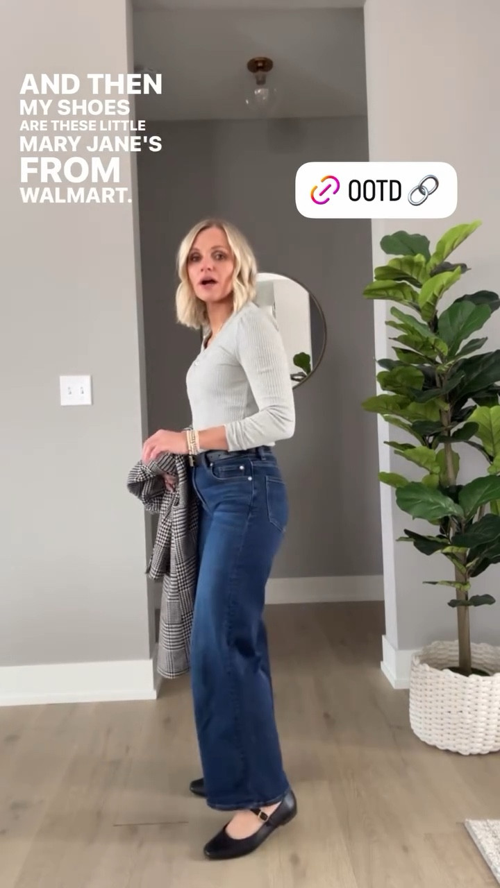 What I wore today to run errands!
Top- xxsmall (code: THRIFTYWIFE10)
Jeans- 25/28”
Coat- linked similar 

#LTKootd #LTKPetite #LTKspring