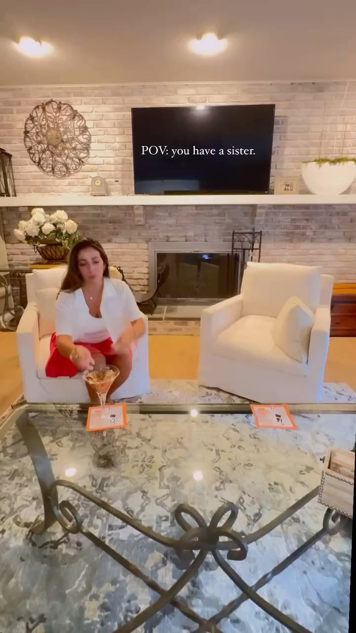 WTF? 💀

Sister Content
Sisters
BBFS
 

 

#LTKSeasonal #LTKFamily