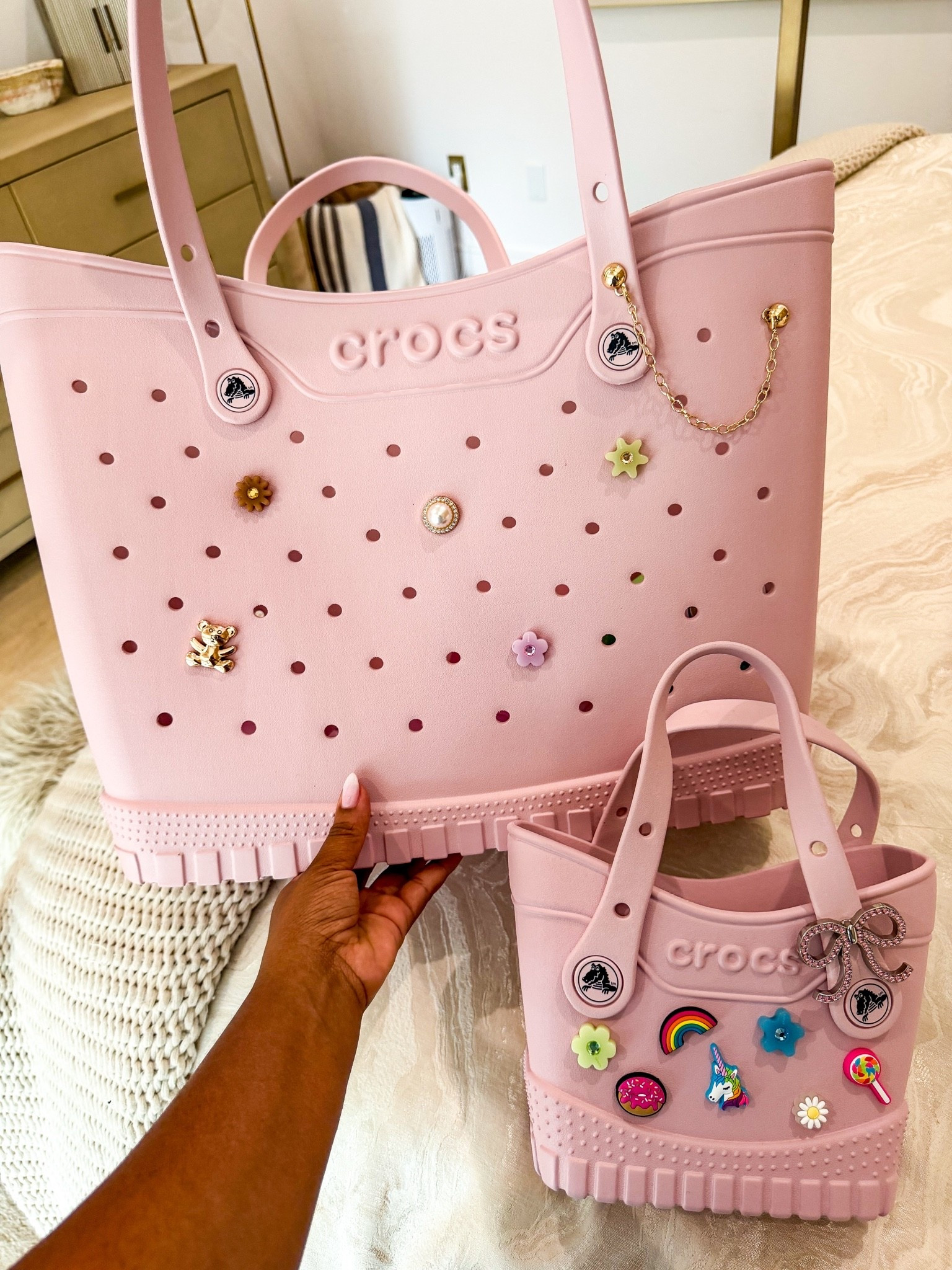 In love with these matching bags! 😍

@‌crocs #CrocsPartner #Ad

#LTKgrwm
