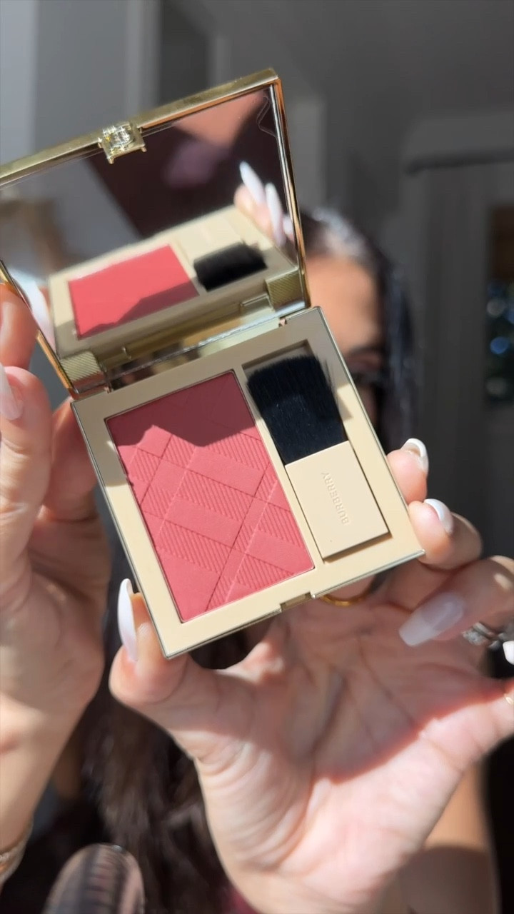 Valentine’s vibes with @burberrybeauty  💕 At @nordstorm
#burberrybeauty, #nordstormpartner

#LTKBeauty