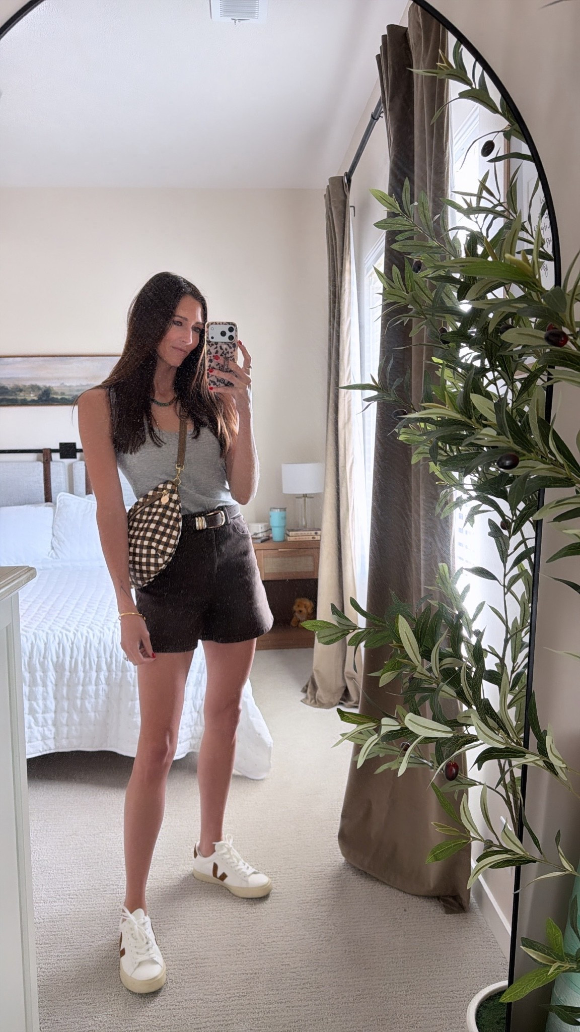 Zara basic tank top
Zara brown high waisted mom shorts
Veja sneakers 
Belt bag

#LTKootd