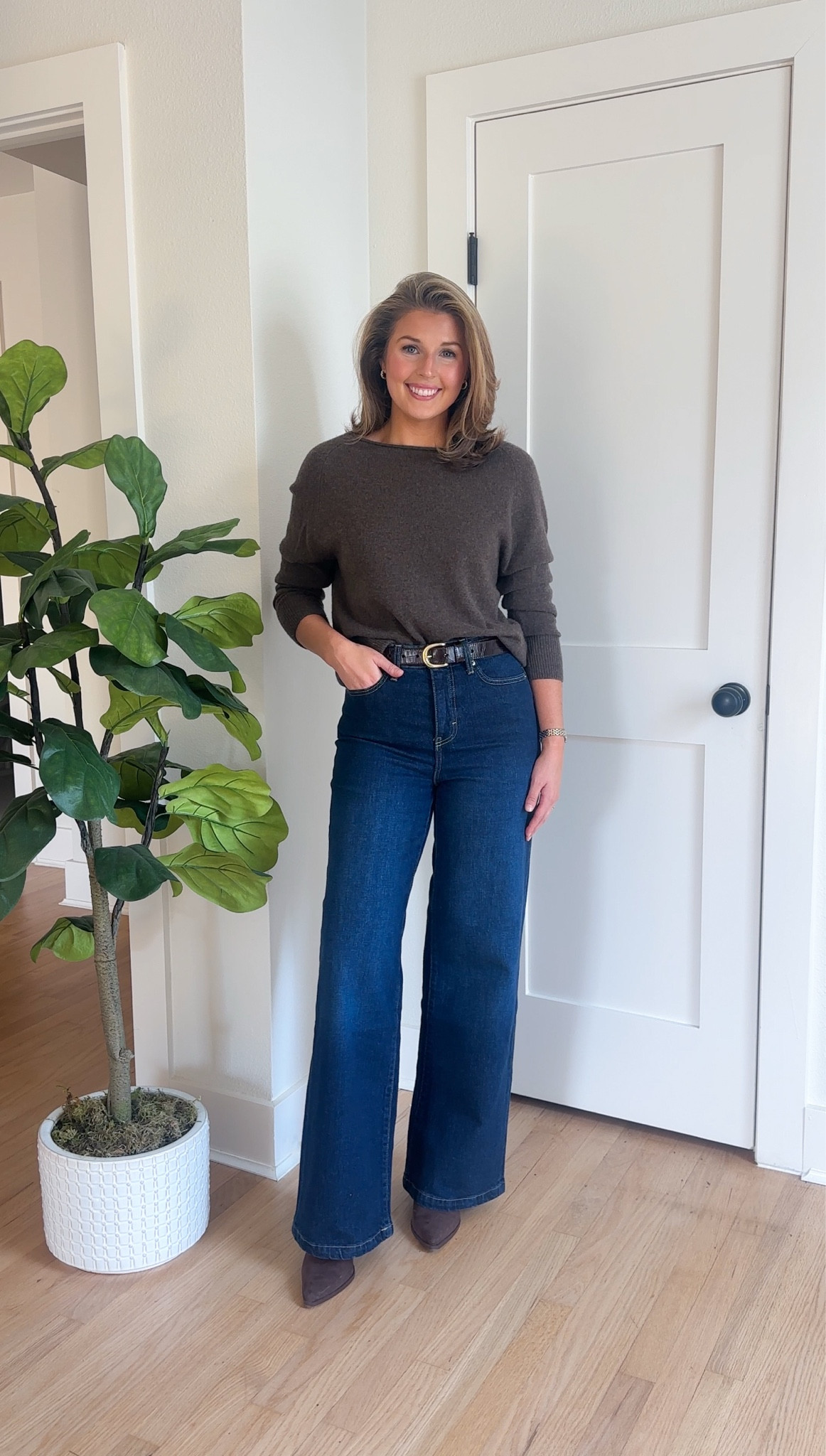 Fall outfit idea! Wearing an XS in sweater and 2 in jeans 