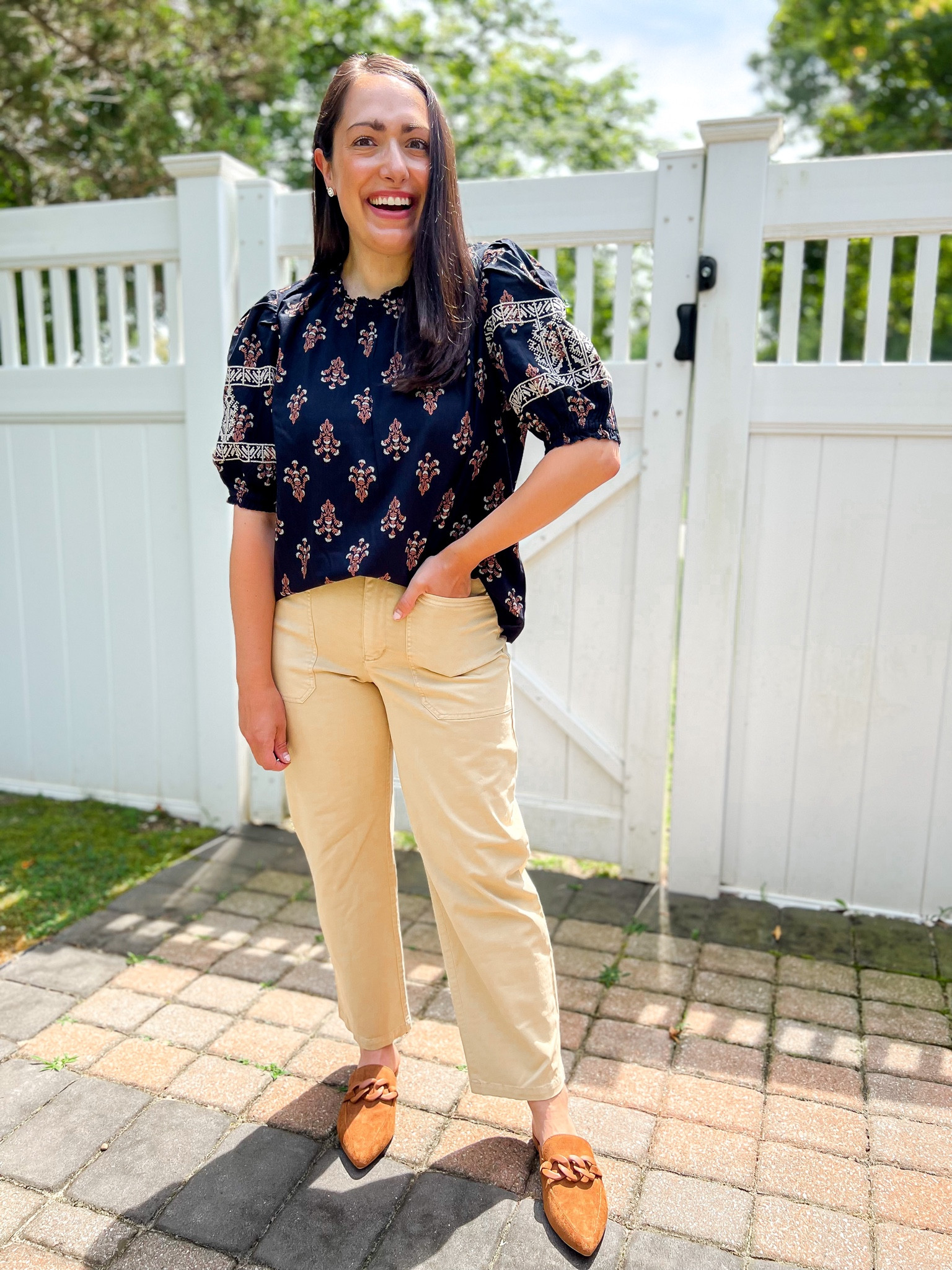 Teacher outfit, teacher style, target fashion, Knox rose top, cargo pants, chain mules 

S top (size down)
Size 6 pants
Size up half mules 

#LTKBacktoSchool #LTKstyletip #LTKworkwear