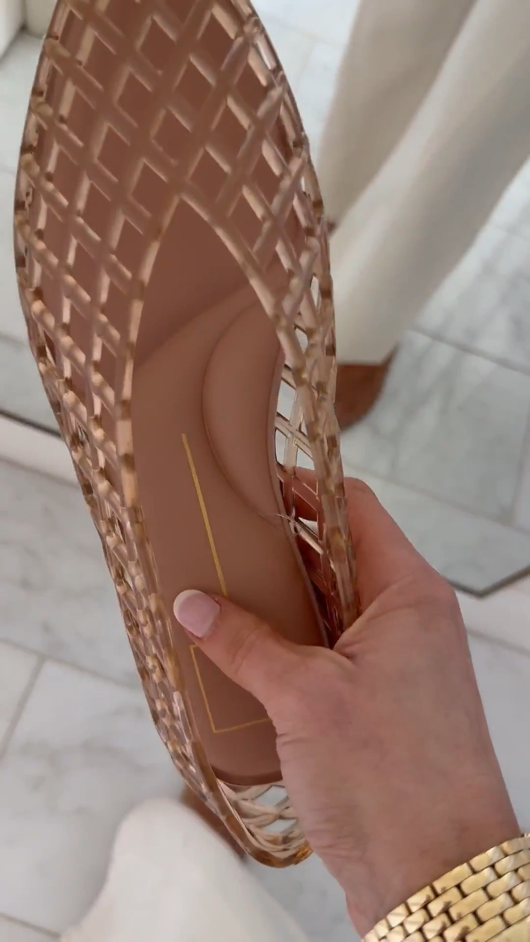 These jellies are insanely comfortable. One of my favorite pairs easily!

#LTKootd