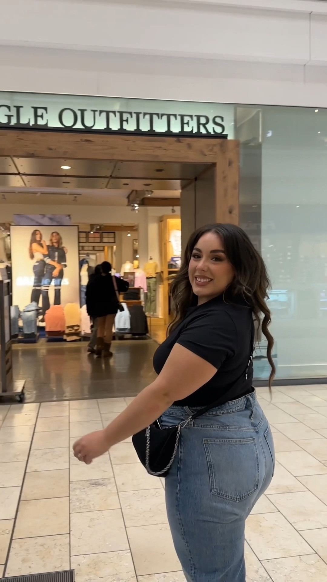 Inside the dressing room at American Eagle, trying on their cargos and jeans! Get 25% off now through Sunday! Sizing between a 14-16 

#LTKSale #LTKmidsize #LTKplussize