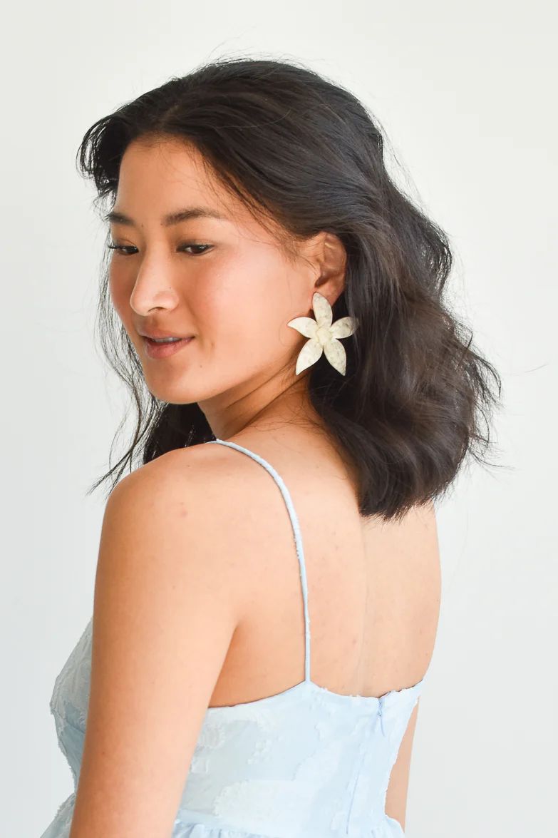 Annie Flower Stud Earrings - White Shell | Confête