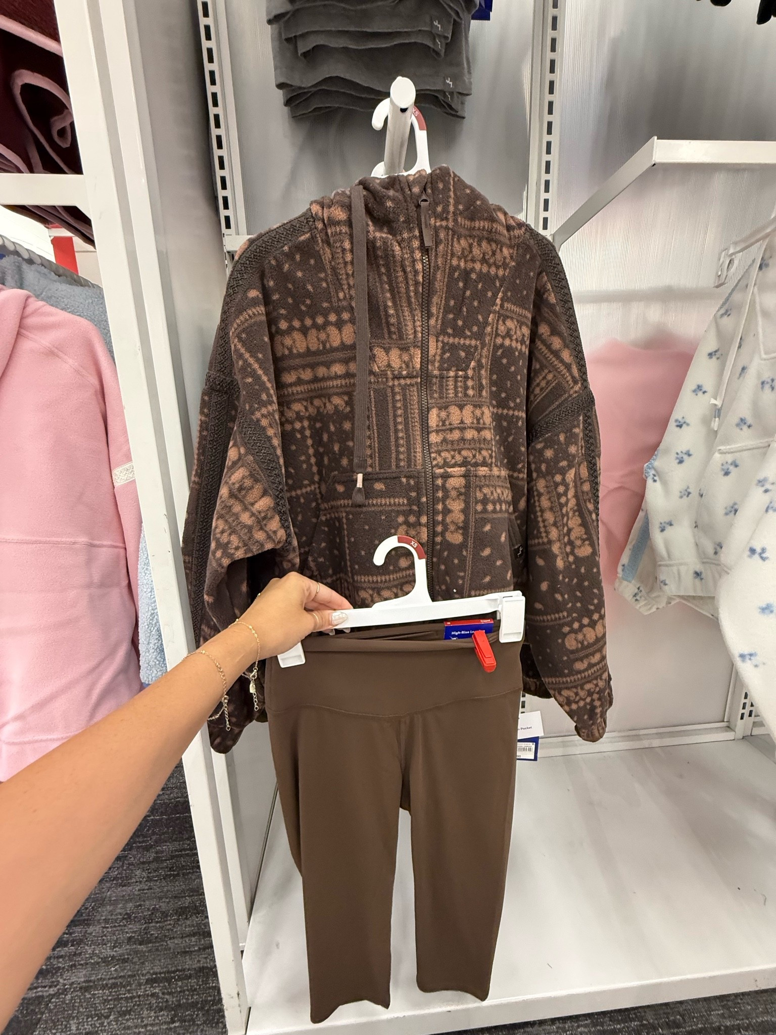 Loving these Capri leggings! They’re so on trend right now, and pairing them with this oversized chocolate brown sweatshirt makes the cutest fall look.🍂🧸🤎 @Target

#LTKActive