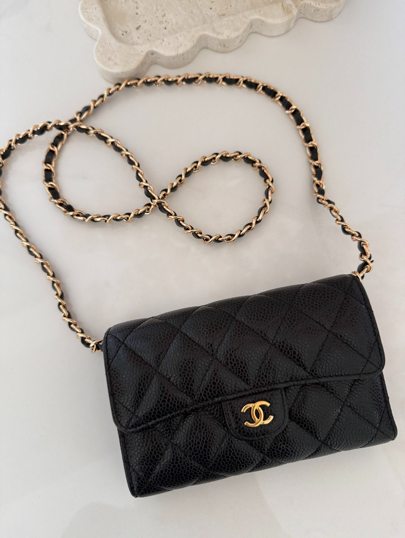 The wallet chain that instantly turns your wallet into a handbag. It’s such an easy way to give a wallet a whole new look without carrying a full purse, especially for errands, dinner, or when you just want to travel light
 

 #LTKdayinmylife #LTKgrwm #LTKvlog