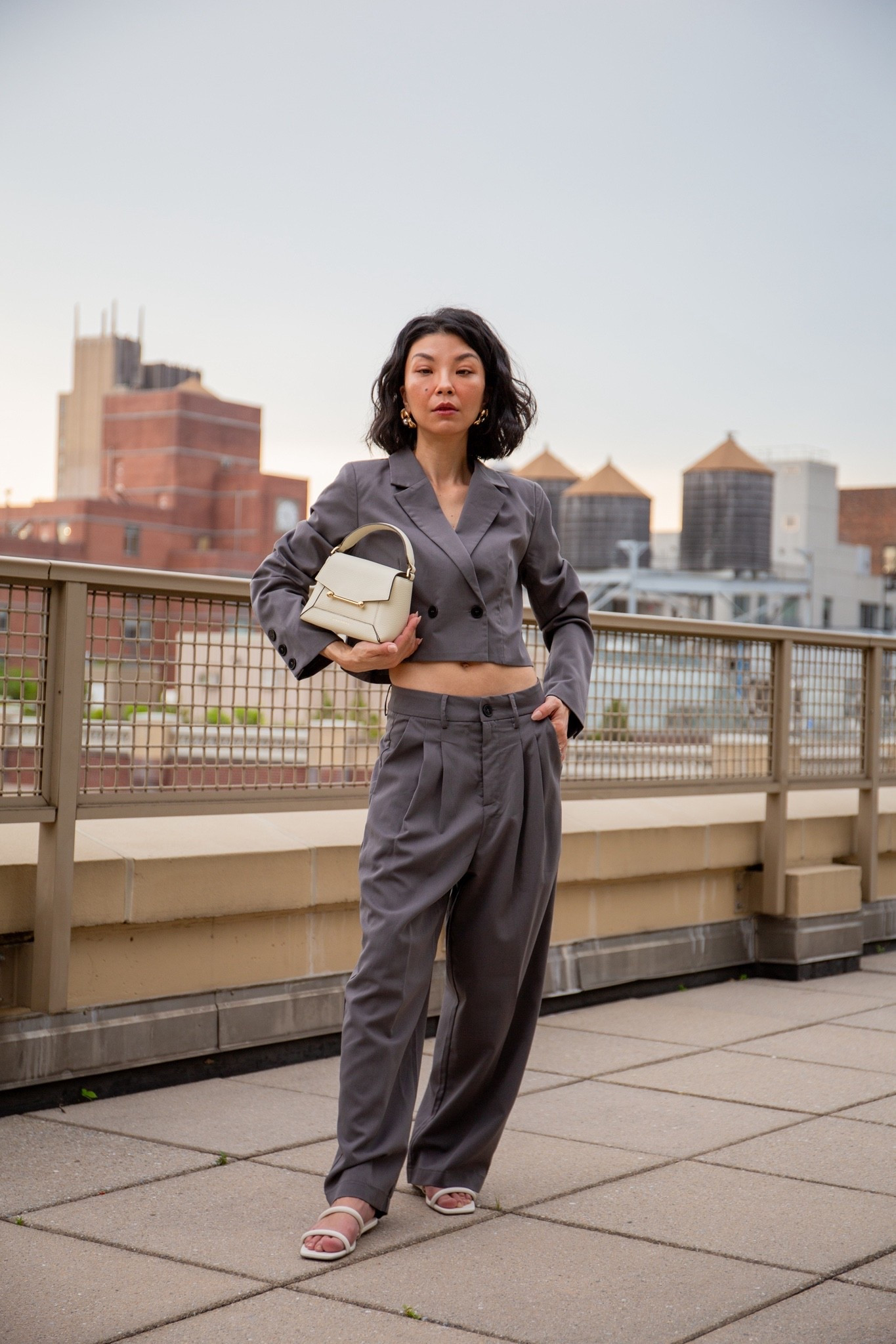 Grey with vanilla 📂🍨

#suitstyle #streetstyle #backtowork #summersuit #greysuit




#LTKItBag #LTKStyleTip #LTKPetite