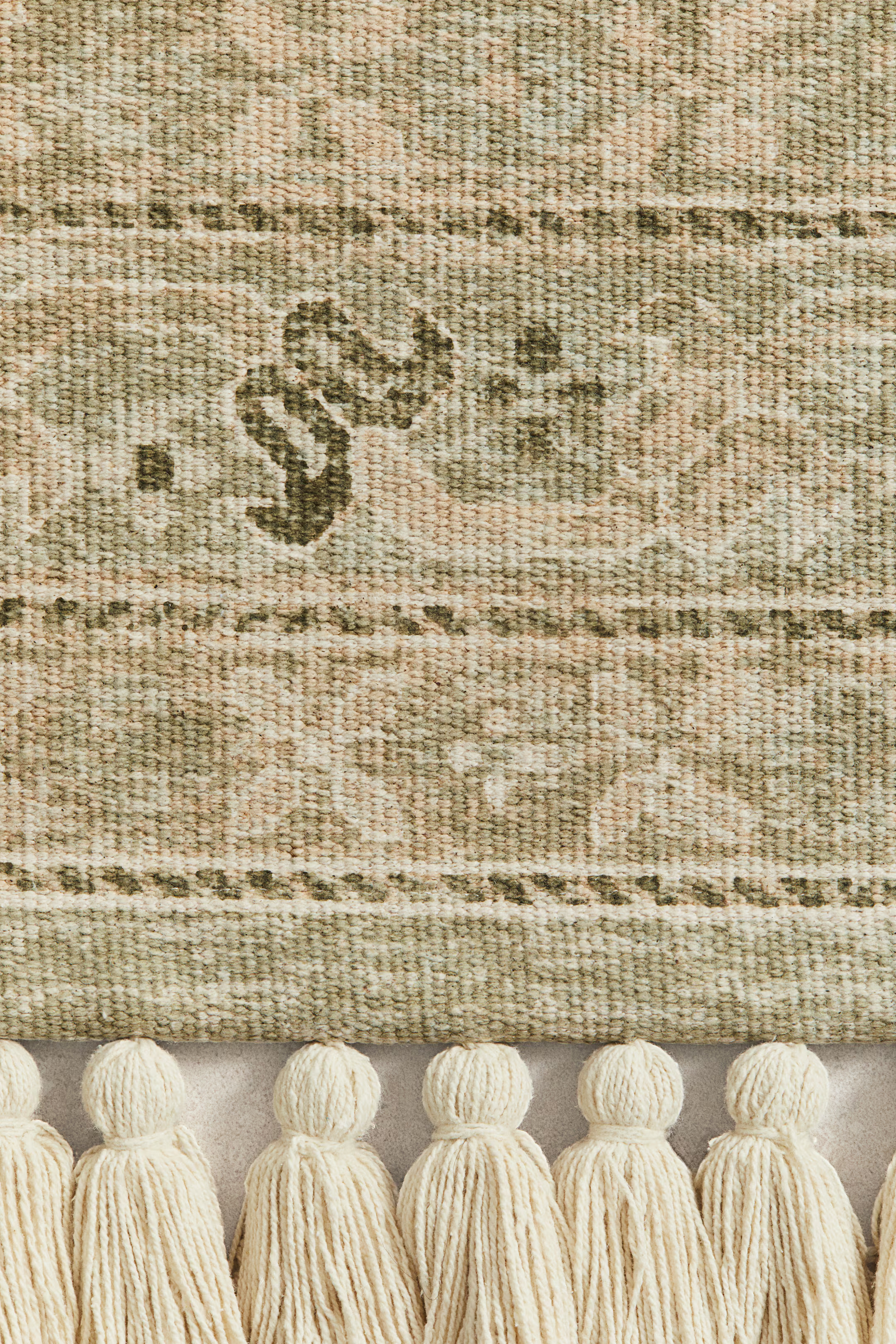 Patterned Rug with Fringe - Light dusty green/patterned - Home All | H&M US | H&M (US + CA)