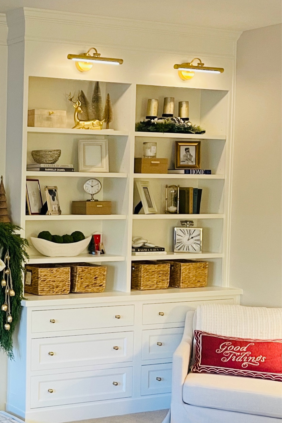 High quality, battery powered picture lights on a budget! I am seriously blown away with the quality of these Allen + Roth fixtures 😍

I wasn't able to find the exact product link for these lights, but they are the Allen + Roth Prichard 18-in 1-Light LED fixtures sold at Lowes! I've linked some more of my favorites below! 

 #LTKHome #LTKFindsUnder50 #LTKFindsUnder100