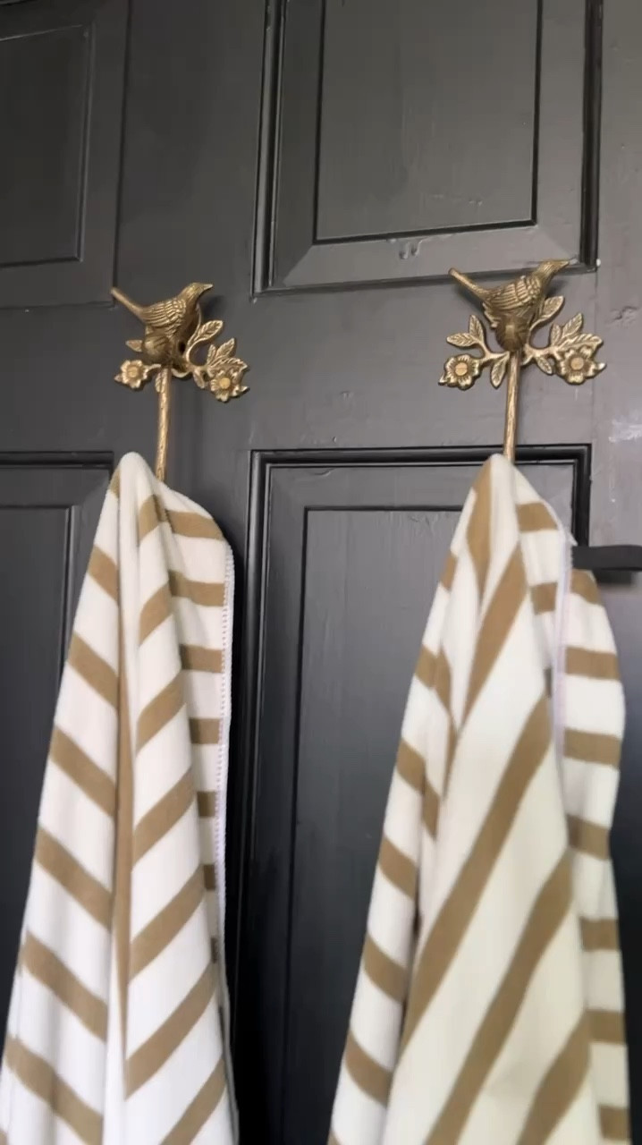 Microfiber and absolutely amazing! These towels are so good I bought them for the house and even have a set for the pool in the summer!



#LTKSeasonal #LTKFindsUnder50 #LTKHome