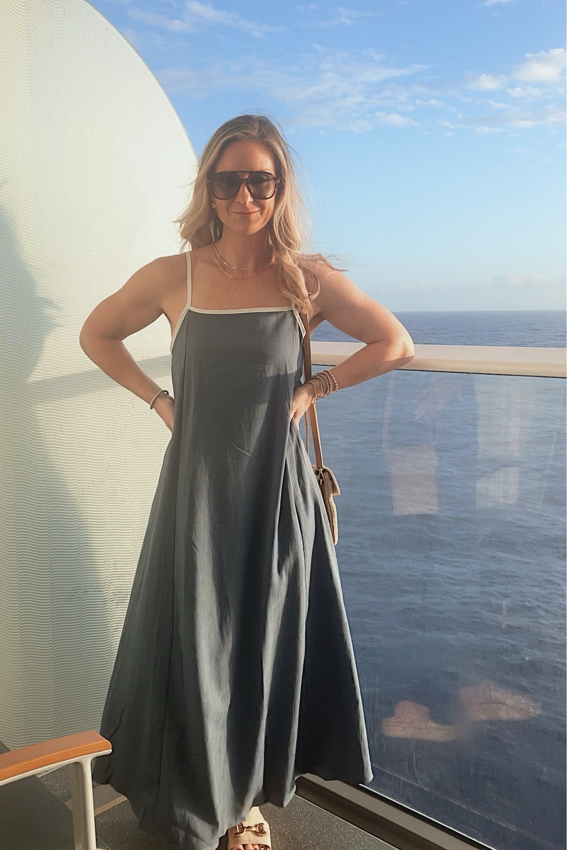What I wore ro dinner on our Royal Caribbean Cruise on Wonder of the Sea.  
Wearing a small 