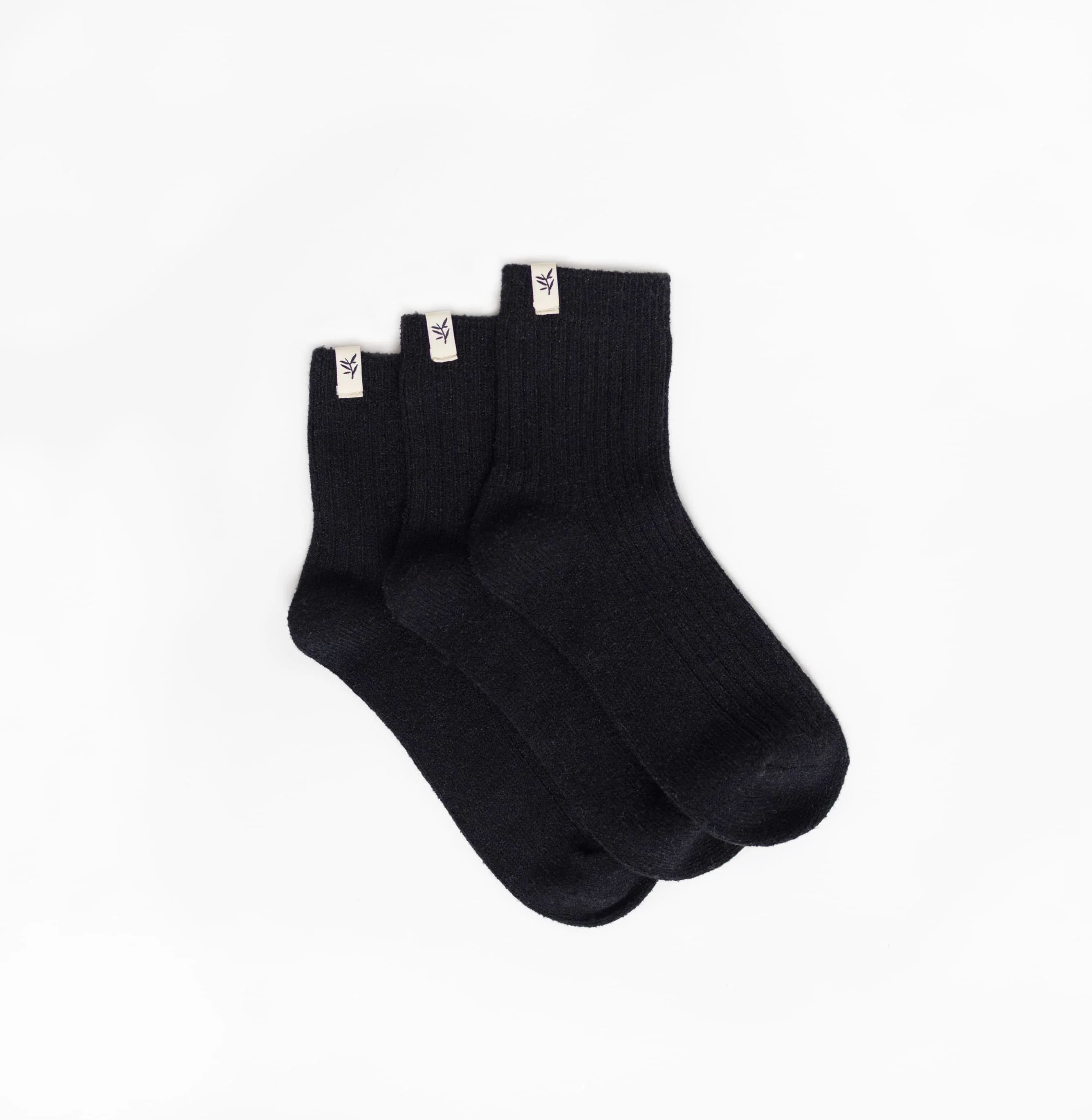 The Plush Modern Crew Socks in Black (Size: Women's) - Cozy Earth | Cozy Earth