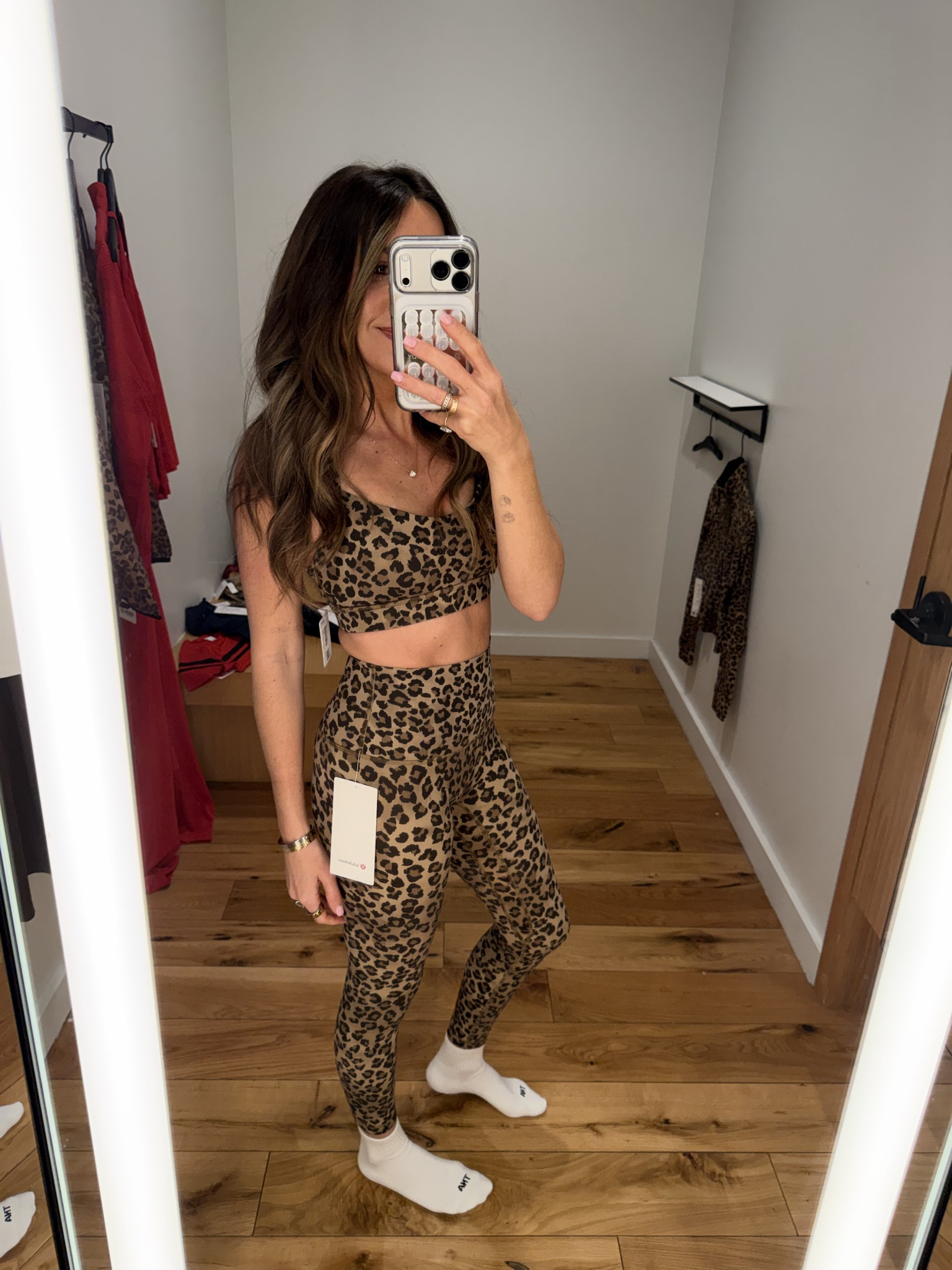 This leopard print set is seriously good!!

lululemon, leopard print,  activewear, women’s active wear, sports mom fashion @lululemon