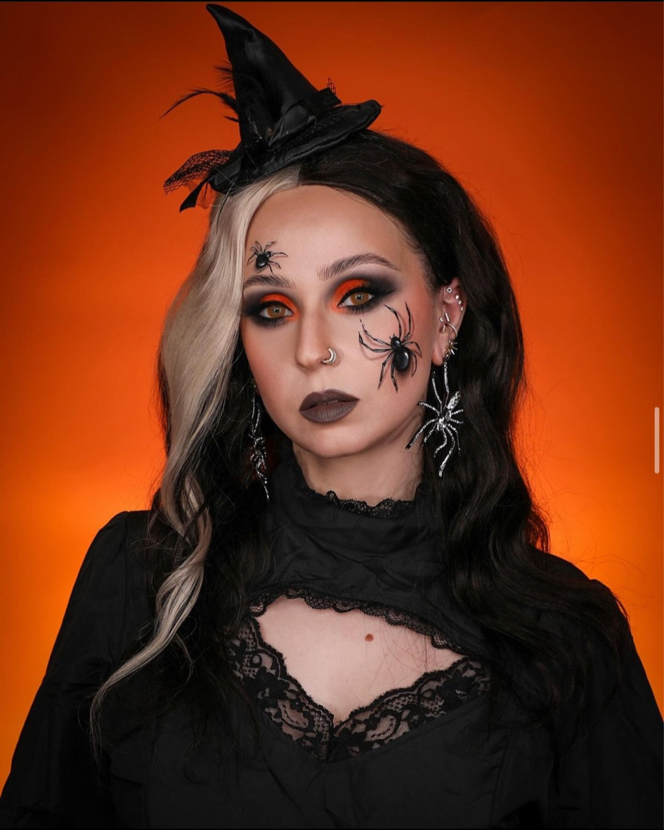 Are you a good witch or a bad witch? 🧙‍♀️ 

kryolan Base Marly Skin, charlotte tilbury Fond de teint Beautiful Skin (1N), hourglass cosmetics Vanish Concealer (Creme), made by mitchell Curve Case (Light), dior beauty Blush Rosy Glow (Coral), laura mercier Secret Brightening Powder For Under Eye, givenchy beauty Prisme Libre (12), too faced Fluff & Hold brow wax, valentino beauty Brow Trio (Brown), sephora collection × marion cameleon Palette Chapitre 1 + 2, maybelline Tatto Liner Ink Pen, l’oréal paris Telescopic Lift Mascara, mac cosmetics  Lip pencil (Stone), suva beauty UV Boost #Halloween #Halloweenmakeup

#LTKbeauty